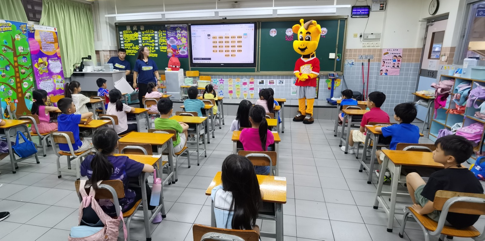 2025-08-06 與哈樂一起進行互動遊戲-2.jpg