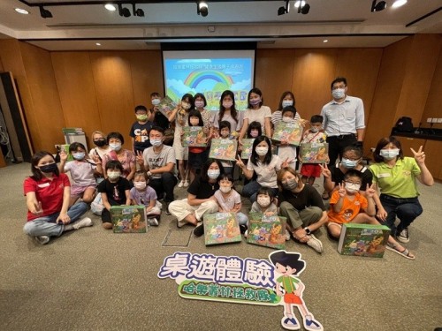 Parent-child board game event successfully held